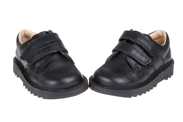 Mignonnes chaussures noires pour enfants, isolées sur un fond blanc
 - Photo, image