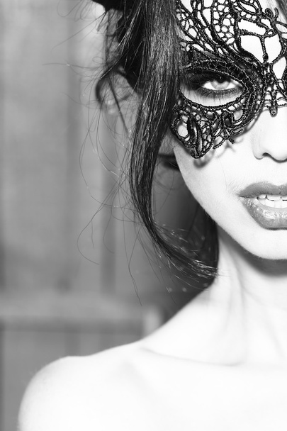 Young woman in mask - Foto, afbeelding