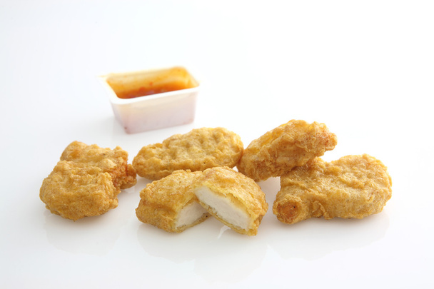 Chicken Nugget auf weißem Hintergrund - Foto, Bild