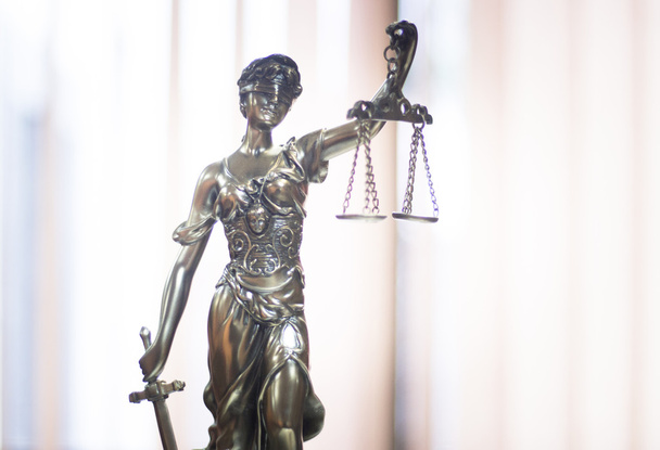 Юридична юстиція статут в офісі юридичної фірми
 - Фото, зображення
