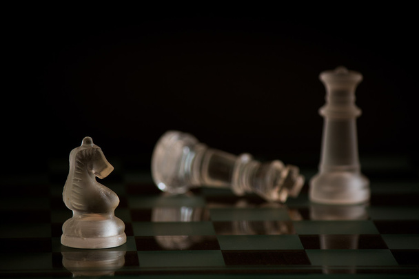 scacchi fotografati su una scacchiera - Foto, immagini