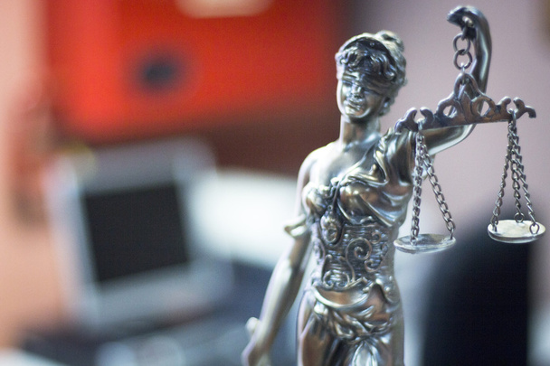 Statua della giustizia legale nello studio legale
 - Foto, immagini