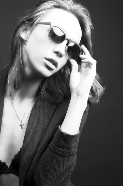 Young beautiful woman in sunglasses - 写真・画像