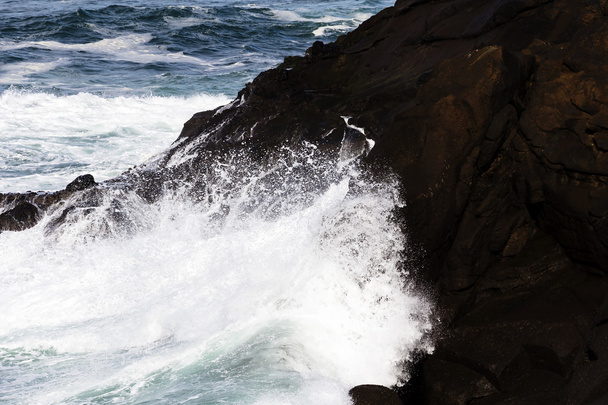 Tight Shot Of Waves Washing Up On Lava Rock - Фото, зображення
