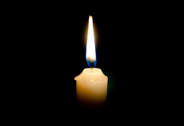 Зажжённая свеча
 - Фото, изображение