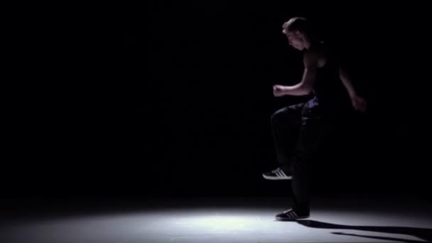 Dancer jumps over his head, dancing breakdance, on black, shadow, slow motion - Imágenes, Vídeo