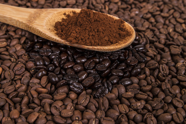 café crudo y café oscuro
 - Foto, imagen