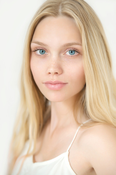 Young Beauty Model with Perfect Fresh Skin. - Foto, afbeelding