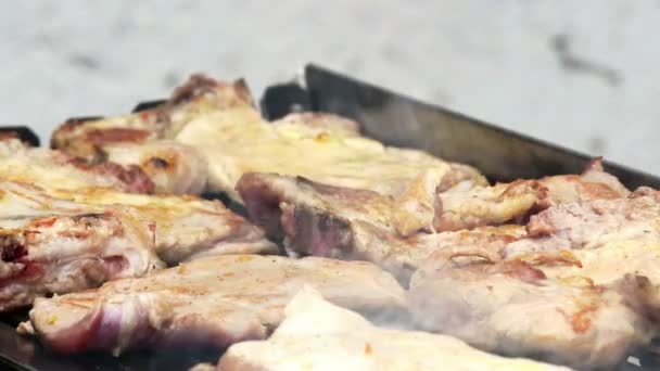 Fleisch über dem Grill 4k - Filmmaterial, Video