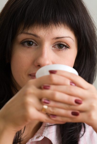 Close up picture of a girl with a cup - Foto, Imagen