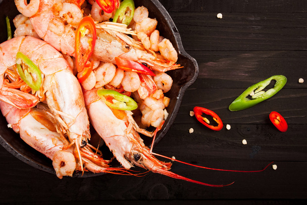 shrimp on a wooden background. Top view - Foto, Imagem