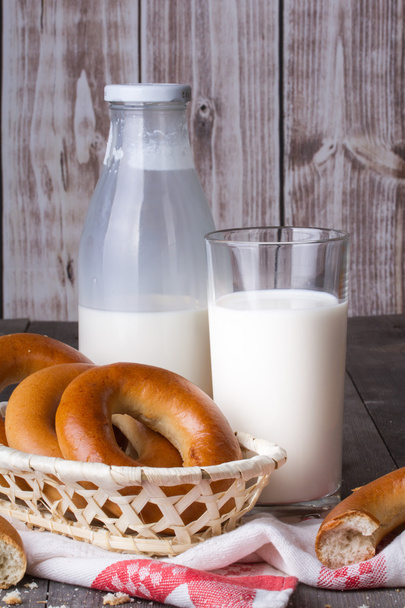 Milk and bagels on a wooden table - Foto, Imagem