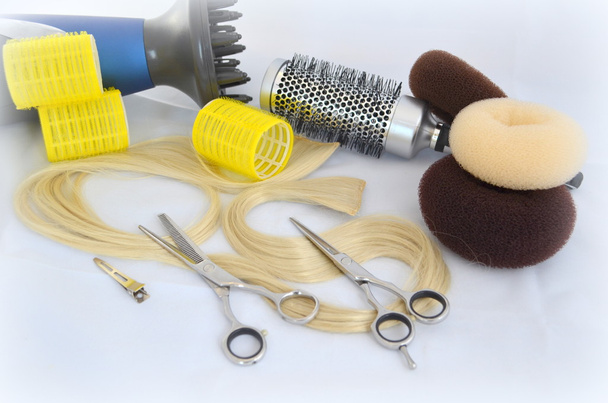 tesoura e escova de cabelo
 - Foto, Imagem