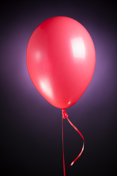 Ünnepi piros hőlégballon - Fotó, kép