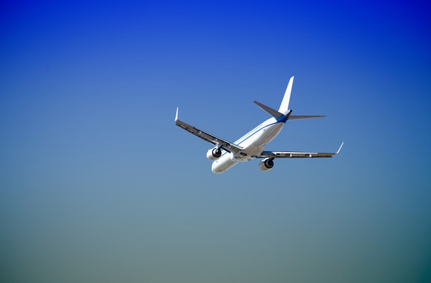 Самолет с красивым небом на фоне
 - Фото, изображение