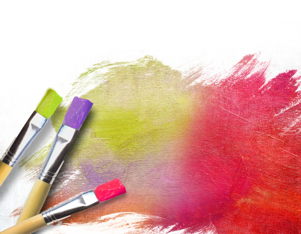 yarı bitmiş ile sanatçı fırçalar boyalı tuval - Fotoğraf, Görsel