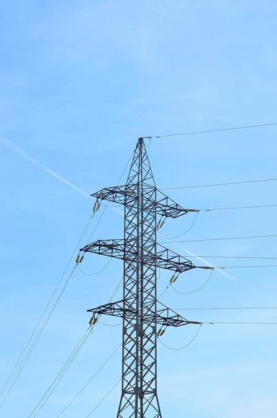 Línea eléctrica de alto voltaje - Foto, imagen