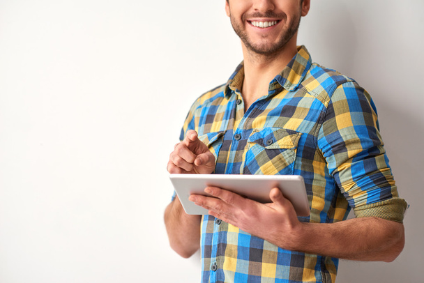 man holding tablet and smiling - Fotó, kép