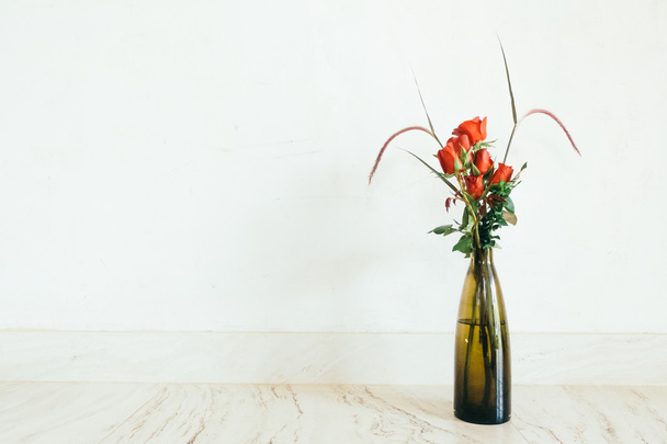 Gül çiçek vazo içinde - Fotoğraf, Görsel