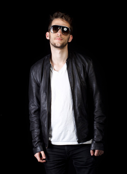 Portrait of young handsome man wearing sunglasses - Fotografie, Obrázek