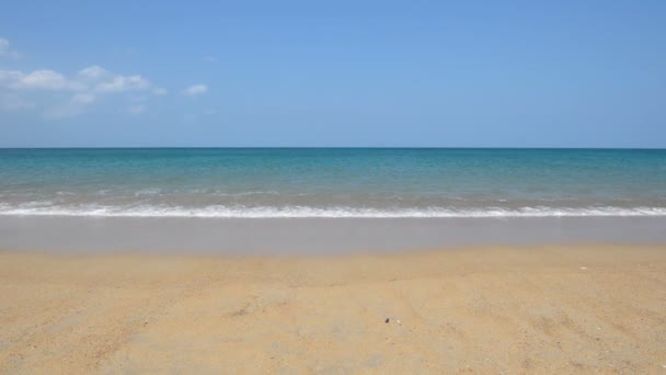 Scenę plaża, piasek, morze i niebo - Materiał filmowy, wideo