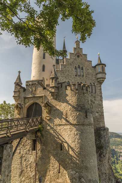 Castillo de Lichtenstein, primer plano de la puerta de entrada y puente levadizo
 - Foto, imagen