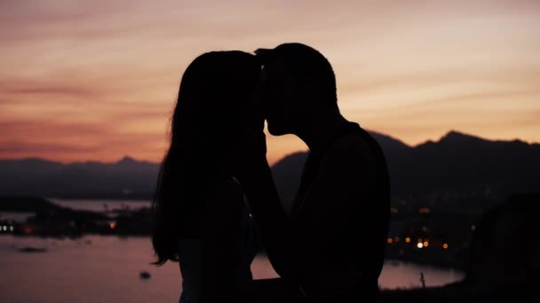 couple kissing at sunset coastal landscape - Footage, Video