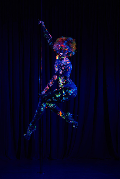 sexy woman dancing striptease - Foto, afbeelding