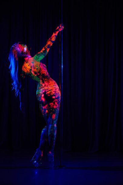 sexy woman dancing striptease - Foto, immagini