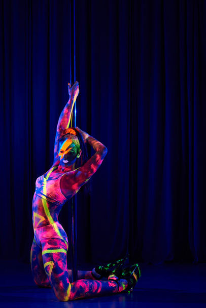 sexy woman dancing striptease - Zdjęcie, obraz