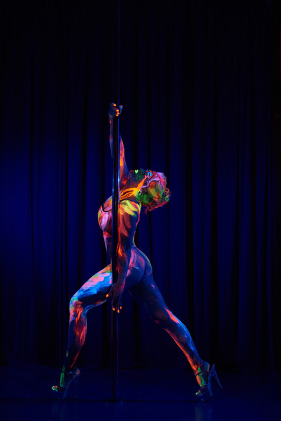 sexy woman dancing striptease - Foto, Bild
