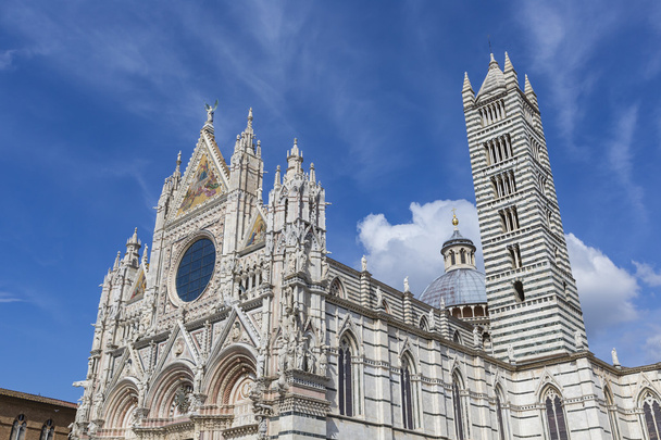 Siena katedraali on keskiaikainen kirkko rakennettu romaaninen ja sai
 - Valokuva, kuva