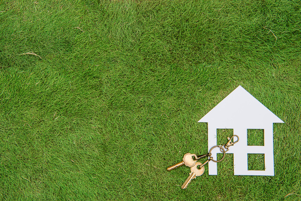 Papír-ház és a kulcs, otthoni környezet zöld élet - Fotó, kép