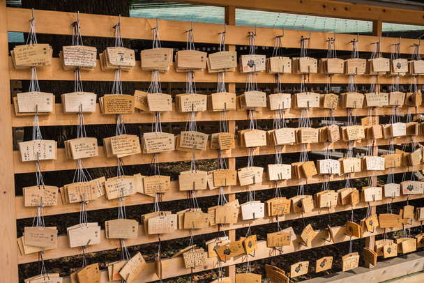 Tante targhe di auguri in legno al santuario di Ueno Tokyo
 - Foto, immagini