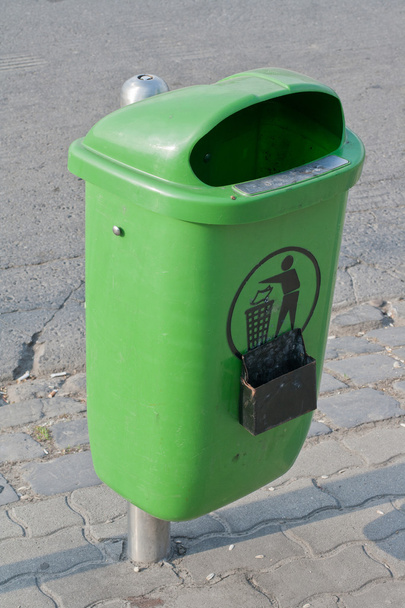 Lixo na rua
 - Foto, Imagem