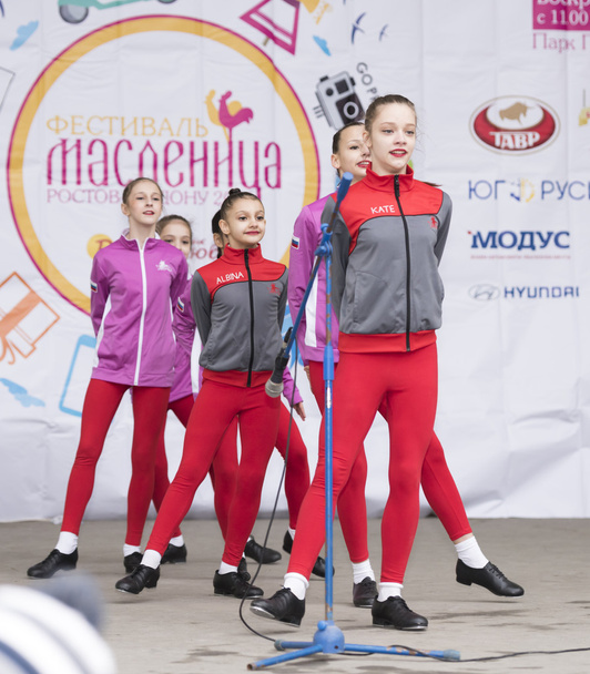  Performance of children dance ensemble of Maslenitsa in Gorky P - Foto, Bild