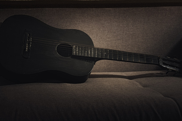Фото старой гитары
 - Фото, изображение
