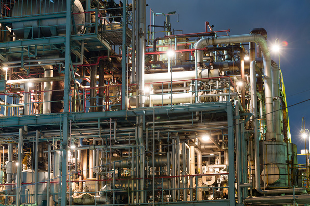 Industria del petróleo y el gas por la noche
 - Foto, imagen
