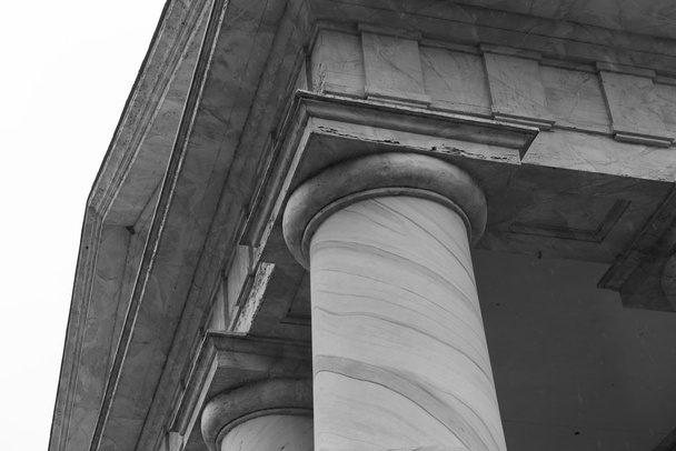 schwarze und weiße Säulen - Foto, Bild