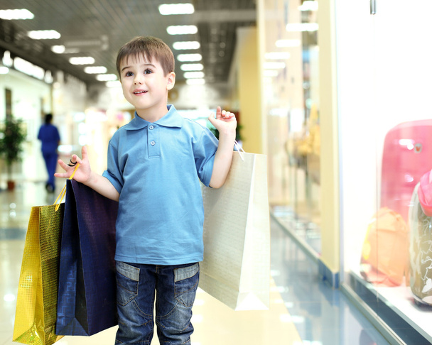 Little boy doing shopping - Foto, immagini