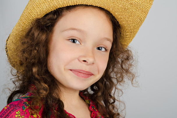 Portrait of smiling little girl in the hat - Fotoğraf, Görsel