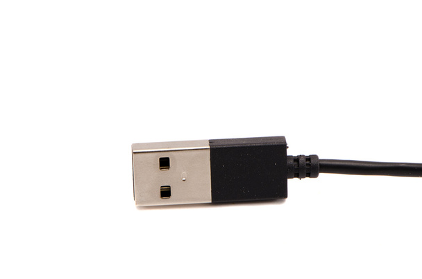Connettore spina cavo dispositivo USB isolato su bianco
 - Foto, immagini