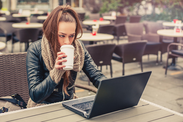 Beautiful young student using laptop at outdoor cafe - Valokuva, kuva