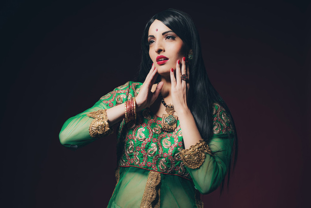 Tradicional vintage Bollywood mujer de moda
 - Foto, imagen