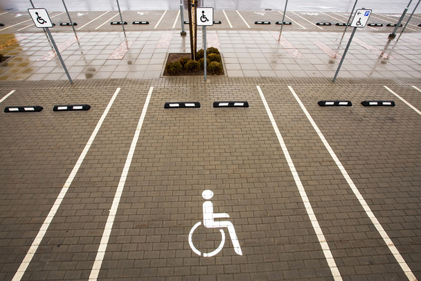 Behindertenparkplatz - Foto, Bild