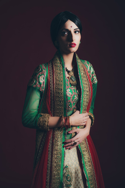 Traditional vintage Bollywood fashion woman - Foto, Imagem