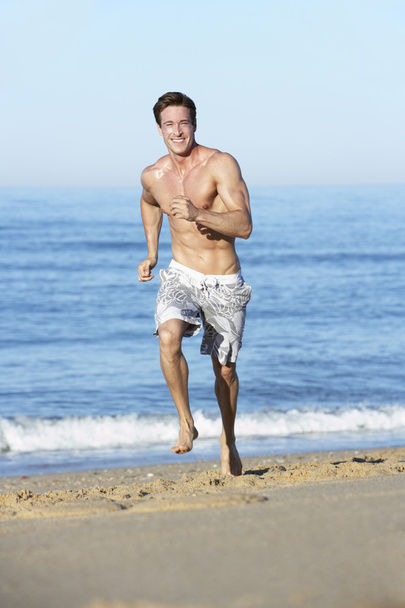 Man Running Along Beach - Foto, imagen