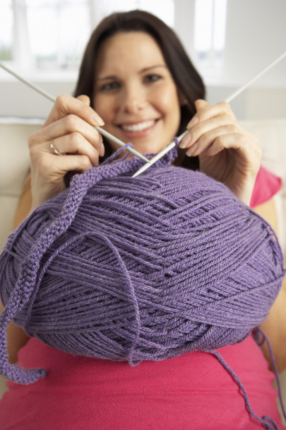 Pregnant Woman Knitting At Home - Valokuva, kuva