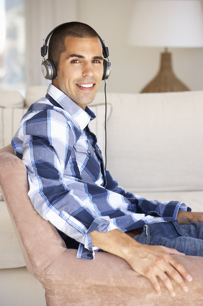 Man Relaxing Listening To Music  - Foto, imagen