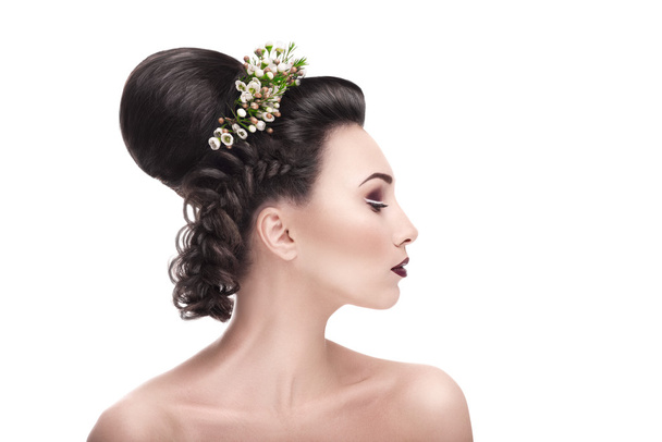 The young bride in a beautiful hairstyle profile - Fotografie, Obrázek